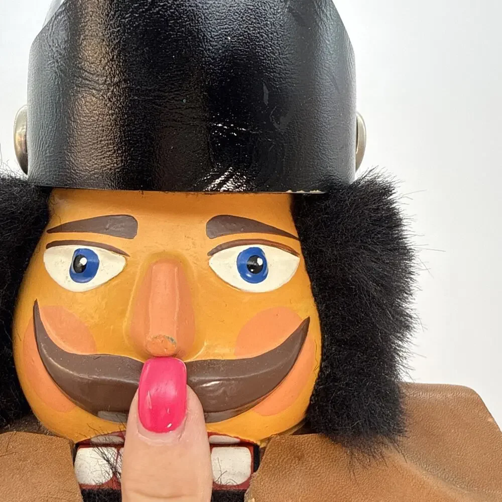 HUGE! ERZGEBIRGE VEB Hodrewa Rothenthal Nutcracker German Guard Soldier 24”